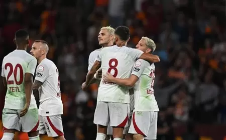 İstanbulspor ile Galatasaray maçında futbolcular yeşile boyandı! Atatürk Olimpiyat Stadı'nın zemini gündem oldu