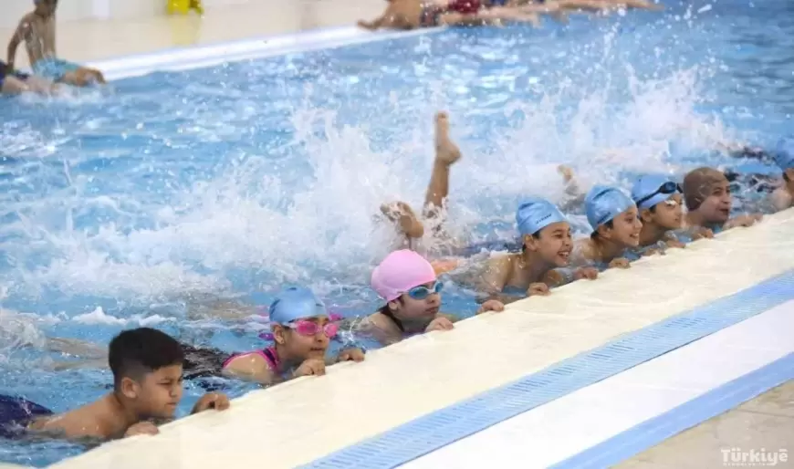 Yunusemre'de Kış Yüzme Kursları Heyecanla Başlıyor!